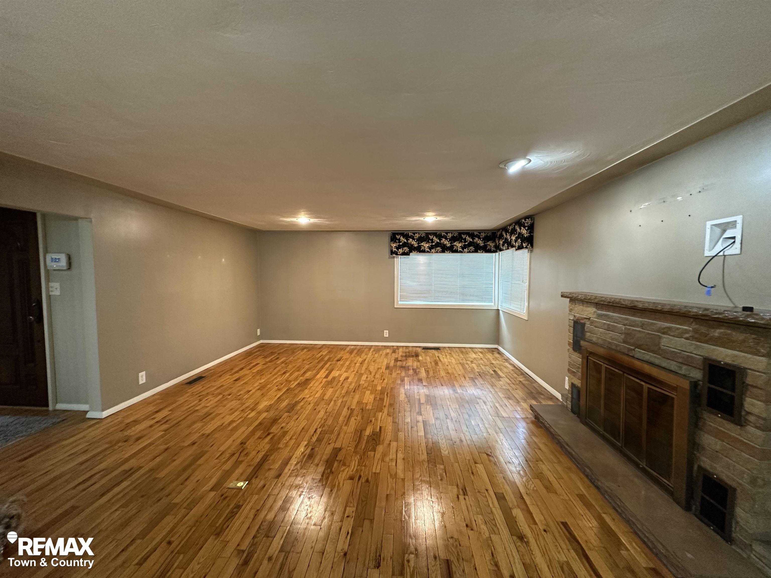 1137 South Graham Road Flint, MI 48532 - Photo 4 of 35 50199418-d35f350c-50c4-4663-a959-60acee38f421.JPG