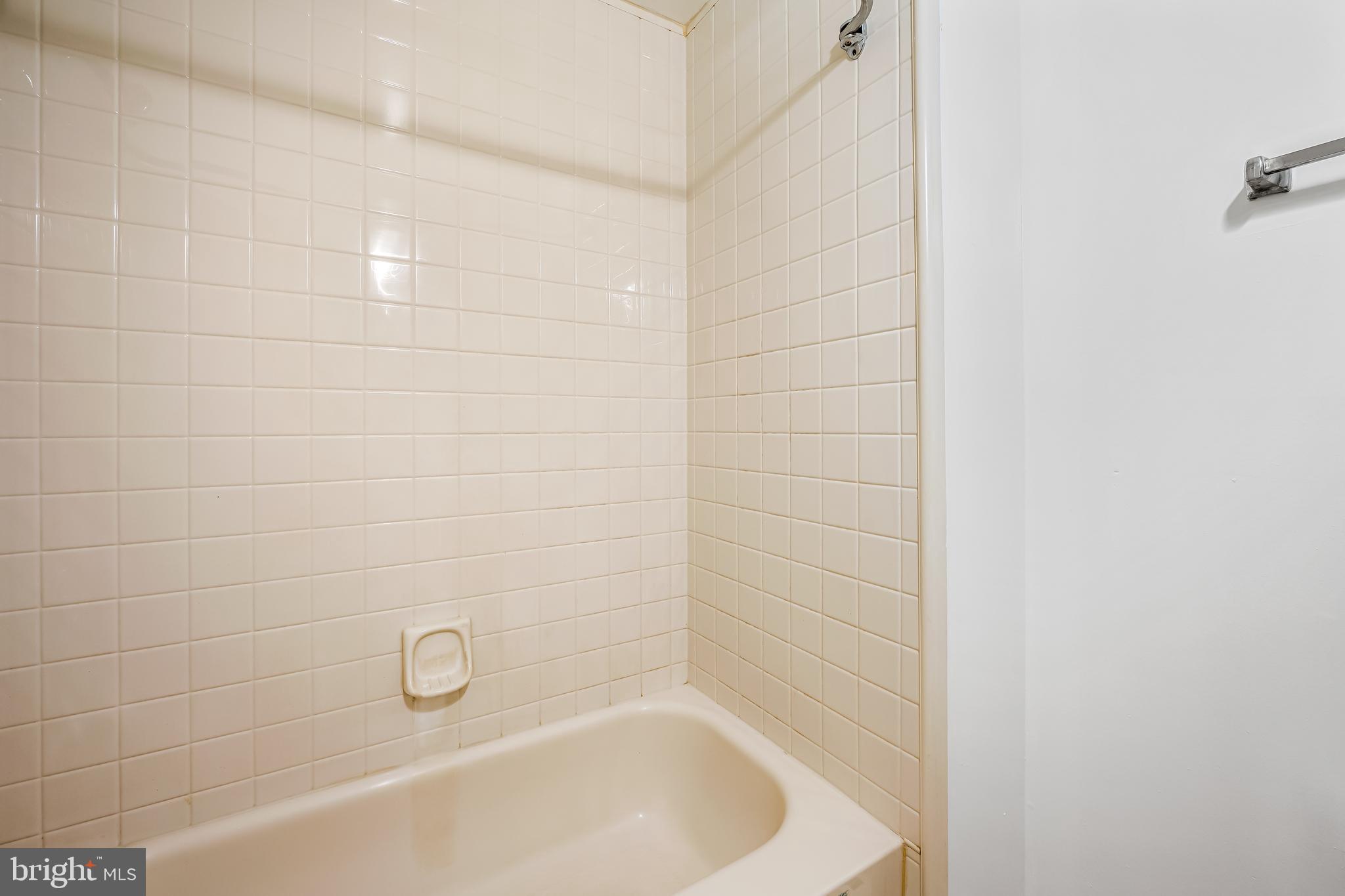 26 Mission Wood Way, Unit A Reisterstown, MD 21136 - Photo 24 of 29 a bath tub sitting next to a white sink