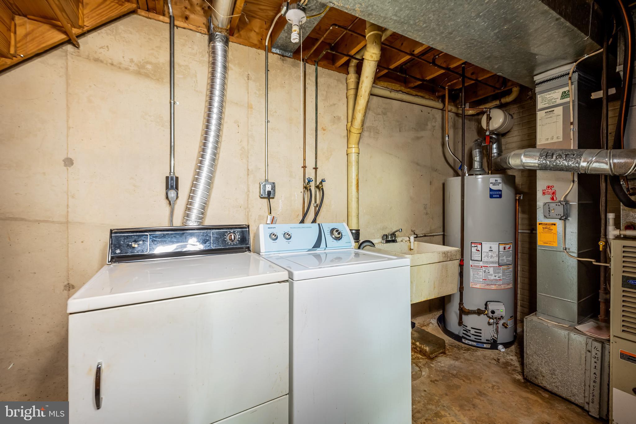 26 Mission Wood Way, Unit A Reisterstown, MD 21136 - Photo 28 of 29 a utility room with dryer and washer