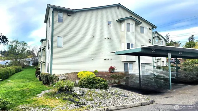 $340,000 | 485 Southwest Bayshore Drive, Unit C301, Oak Harbor, WA 98277