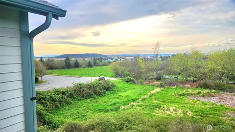 $335,000 | 485 Southwest Bayshore Drive, Unit C301, Oak Harbor, WA 98277