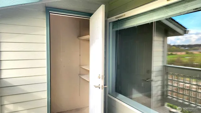 $340,000 | 485 Southwest Bayshore Drive, Unit C301, Oak Harbor, WA 98277