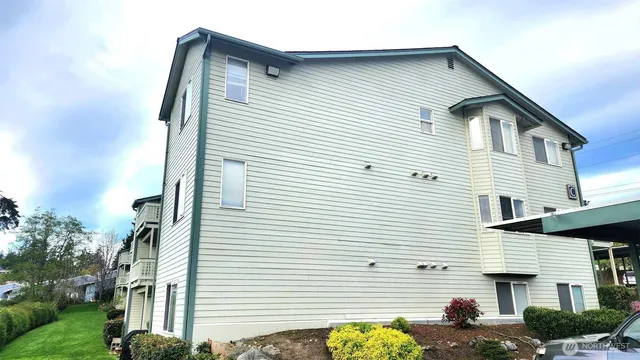 $340,000 | 485 Southwest Bayshore Drive, Unit C301, Oak Harbor, WA 98277