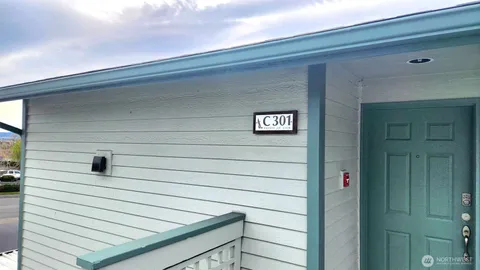 $335,000 | 485 Southwest Bayshore Drive, Unit C301, Oak Harbor, WA 98277