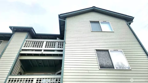 $335,000 | 485 Southwest Bayshore Drive, Unit C301, Oak Harbor, WA 98277