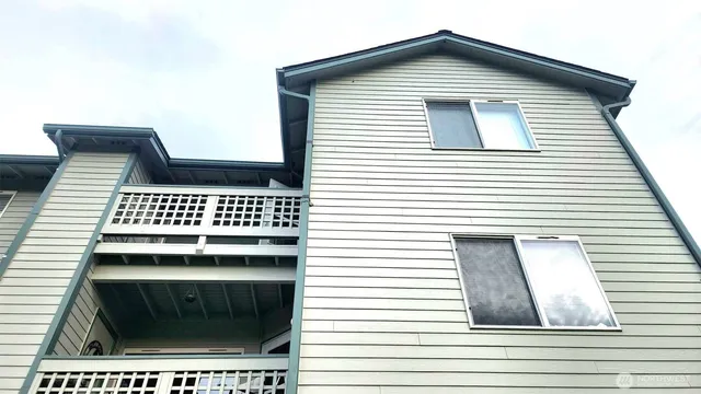 $340,000 | 485 Southwest Bayshore Drive, Unit C301, Oak Harbor, WA 98277