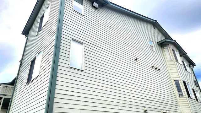 $340,000 | 485 Southwest Bayshore Drive, Unit C301, Oak Harbor, WA 98277