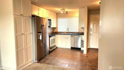 $335,000 | 485 Southwest Bayshore Drive, Unit C301, Oak Harbor, WA 98277