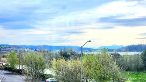 $335,000 | 485 Southwest Bayshore Drive, Unit C301, Oak Harbor, WA 98277