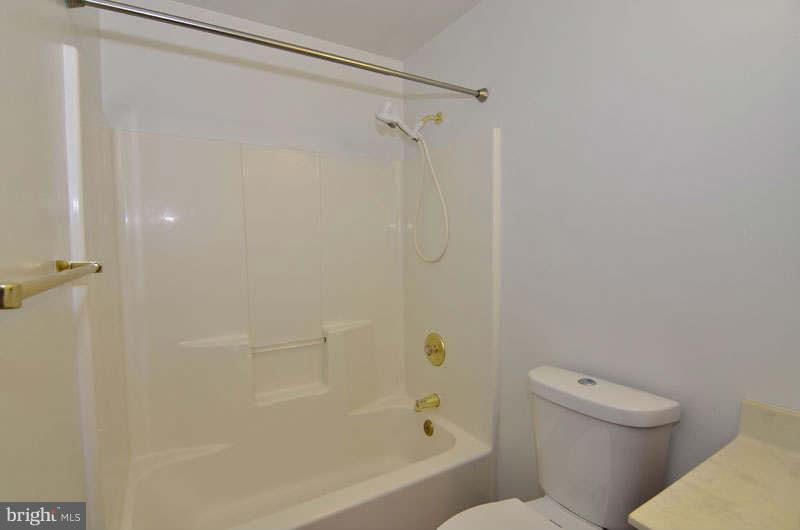 21064 View Glass Terrace Sterling, VA 20164 - Photo 24 of 29 Bath