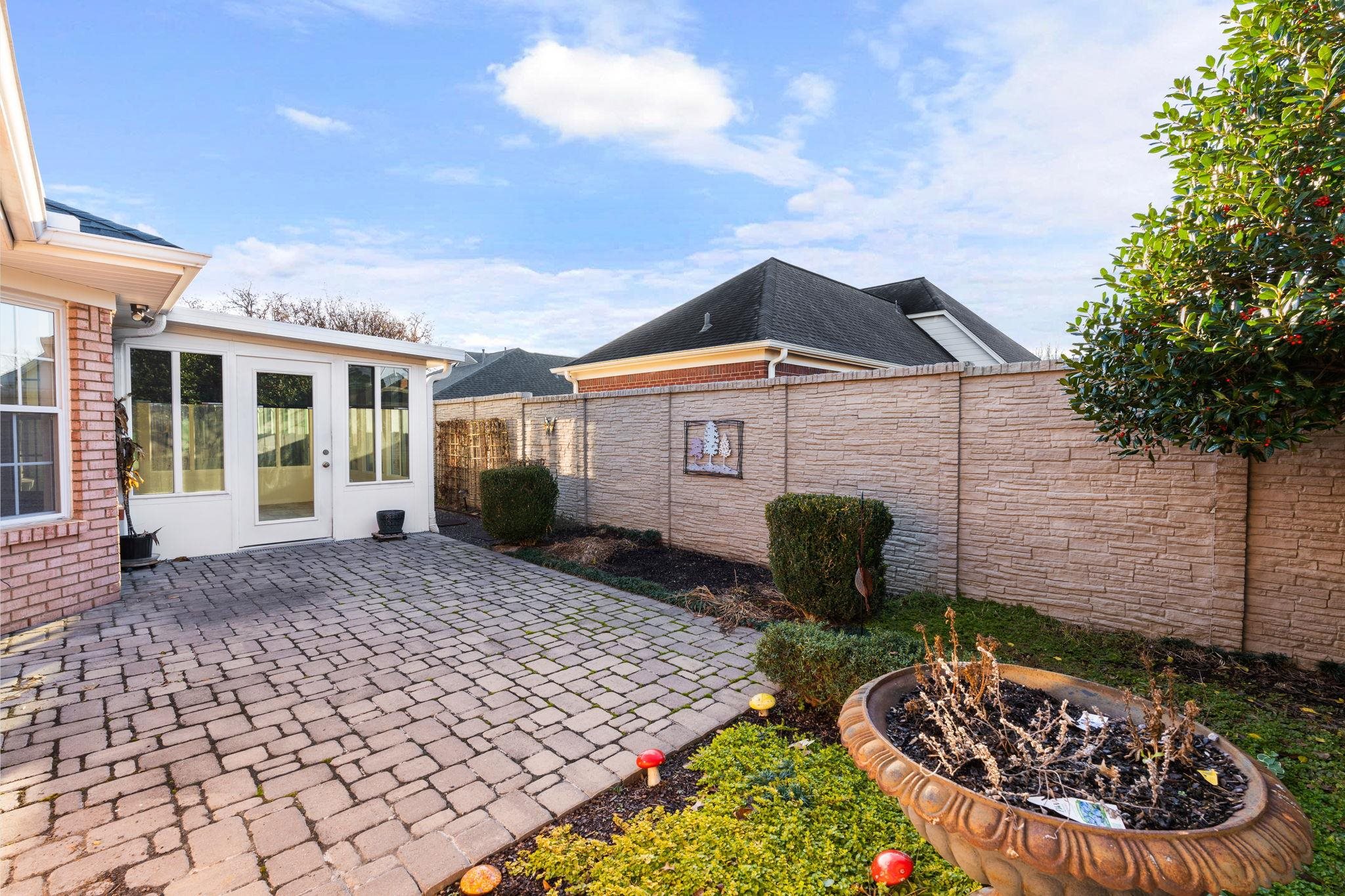 1147 Junco Cove Collierville, TN 38017 - Photo 26 of 30 a front view of a house with garden