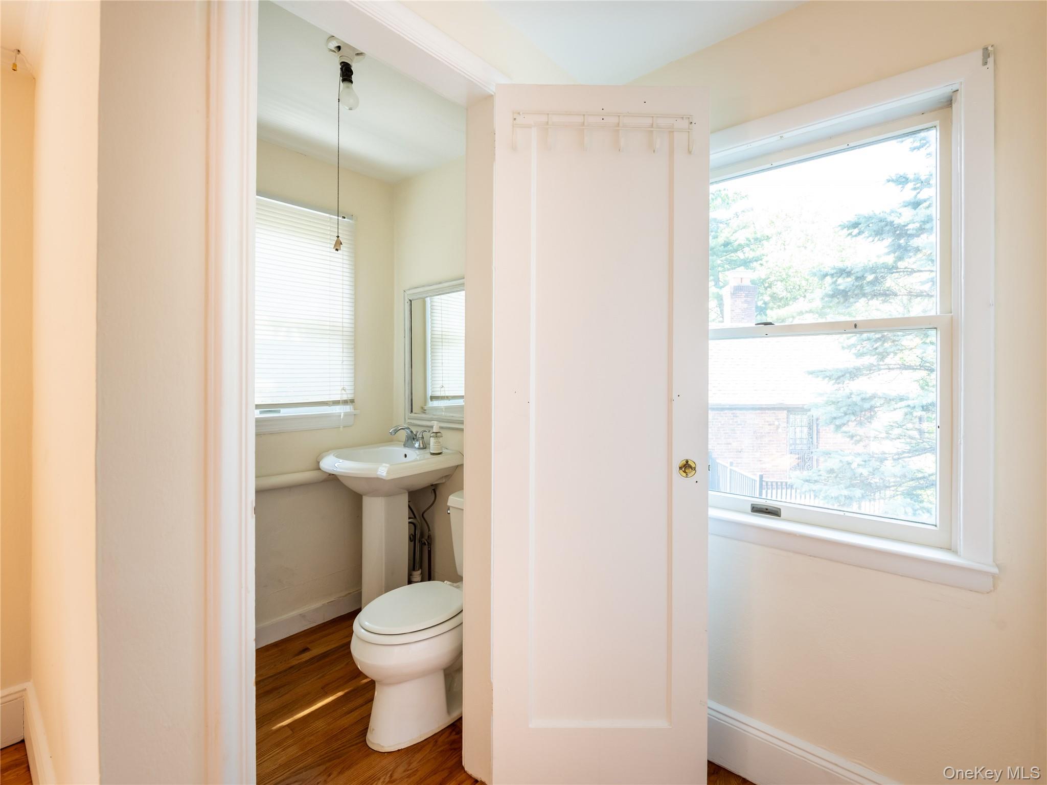 91 Pickwick Road Manhasset, NY 11030 - Photo 23 of 33 Gallery Image 23