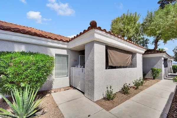 $1,395 | 5828 Vegas Drive, Las Vegas, NV 89108