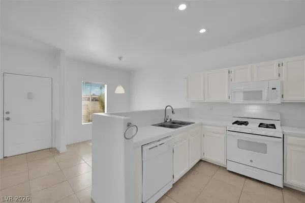 $1,395 | 5828 Vegas Drive, Las Vegas, NV 89108