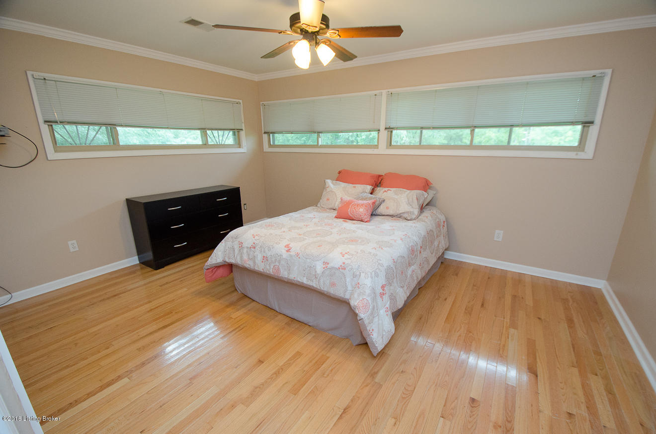 4915 Chenoweth Run Road Louisville, KY 40299 - Photo 23 of 60 22