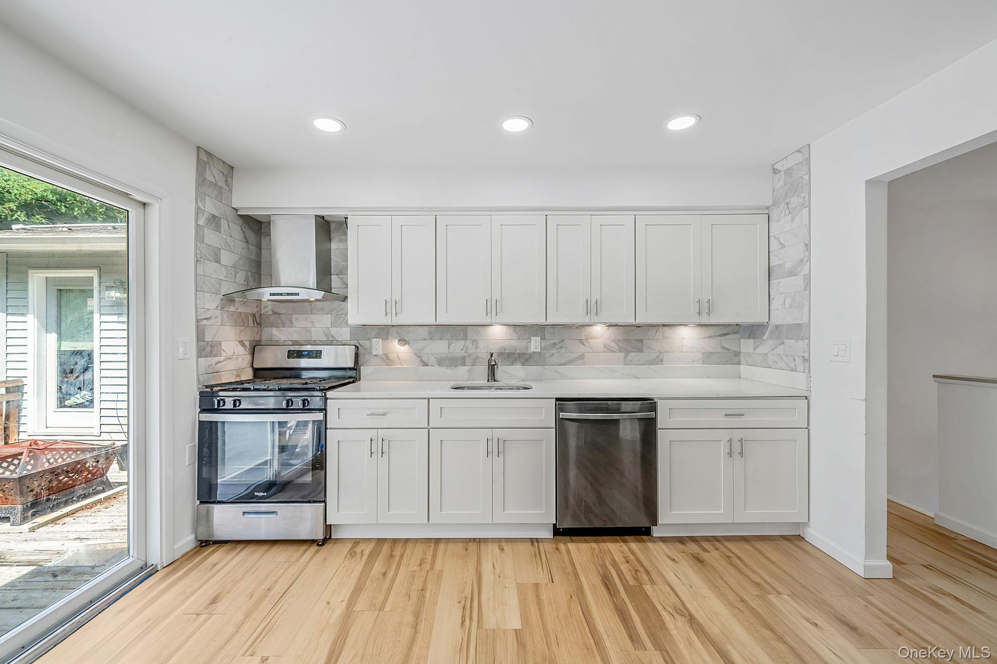 136 Woodhull Road Huntington, NY 11743 - Photo 6 of 24 Gallery Image 6