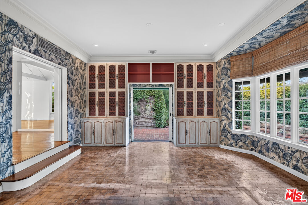 602 Foothill Road Beverly Hills, CA 90210 - Photo 10 of 61 Gallery Image 10
