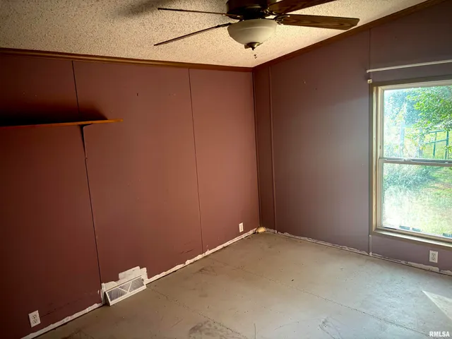 $179,900 | 4295 Lick Creek Road, Buncombe, IL 62912