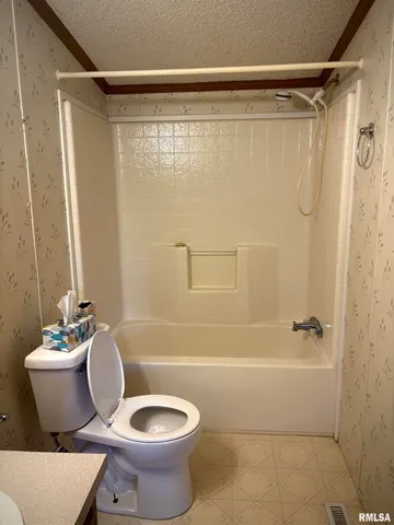 $179,900 | 4295 Lick Creek Road, Buncombe, IL 62912