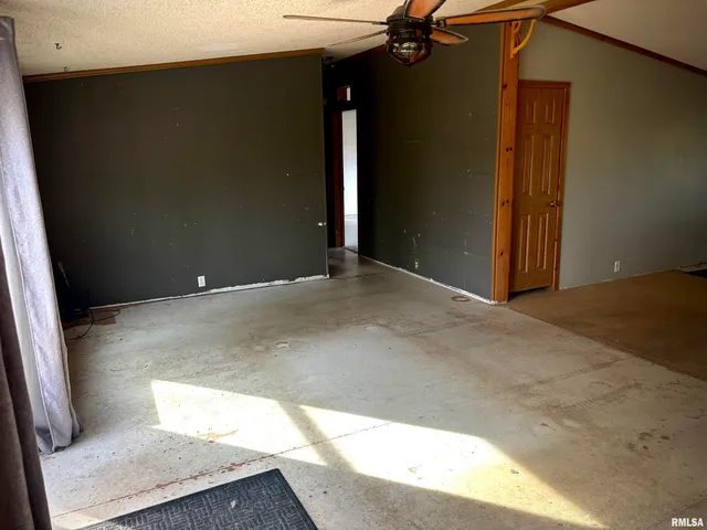 $179,900 | 4295 Lick Creek Road, Buncombe, IL 62912