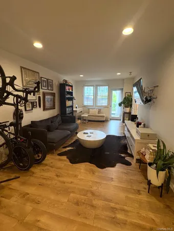 $2,500 | 55 Monroe Boulevard, Unit 2S, Long Beach, NY 11561