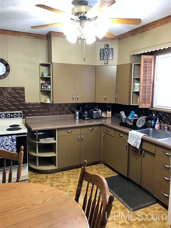 880 Cottage Street Ishpeming, MI 49849 - Photo 4 of 23