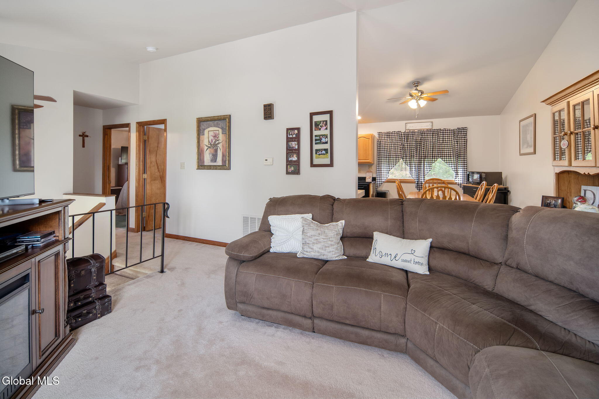 4040 River Road Niskayuna, NY 12309 - Photo 6 of 44 6-4040RiverRd_009