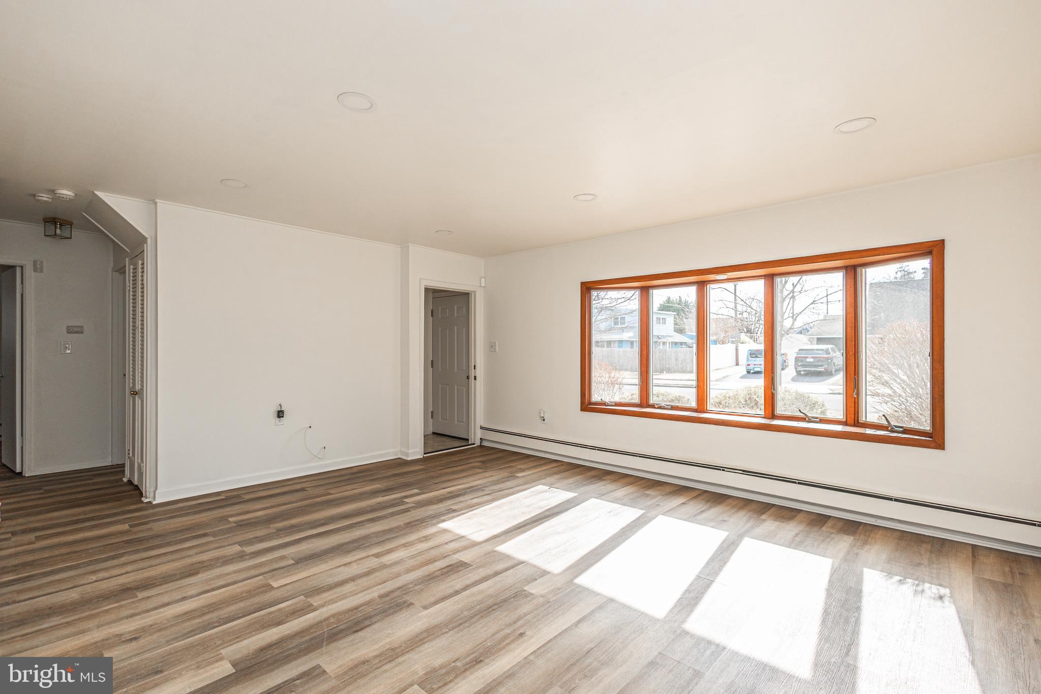 131 Hedge Road Levittown, PA 19056 - Photo 4 of 22