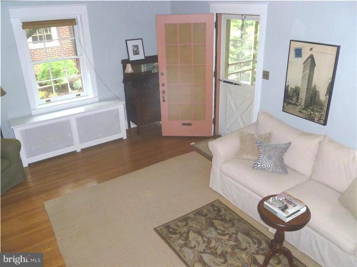 113 Gladstone Road Lansdowne, PA 19050 - Photo 10 of 21 Living Room