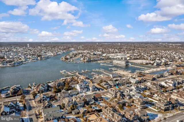 $3,900,000 | 683 Lake Avenue, Bay Head, NJ 08742