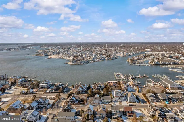 $3,900,000 | 683 Lake Avenue, Bay Head, NJ 08742