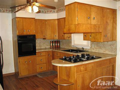 2386 Coldwater Road Flint, MI 48505 - Photo 4 of 9 20144344-3.JPG