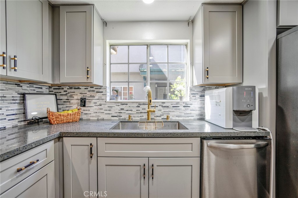 20851 Community Street, Unit 10 Winnetka, CA 91306 - Photo 6 of 23