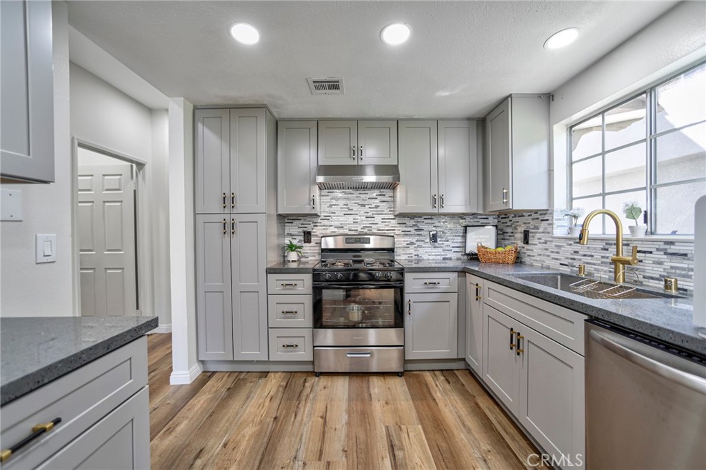 20851 Community Street, Unit 10 Winnetka, CA 91306 - Photo 7 of 23