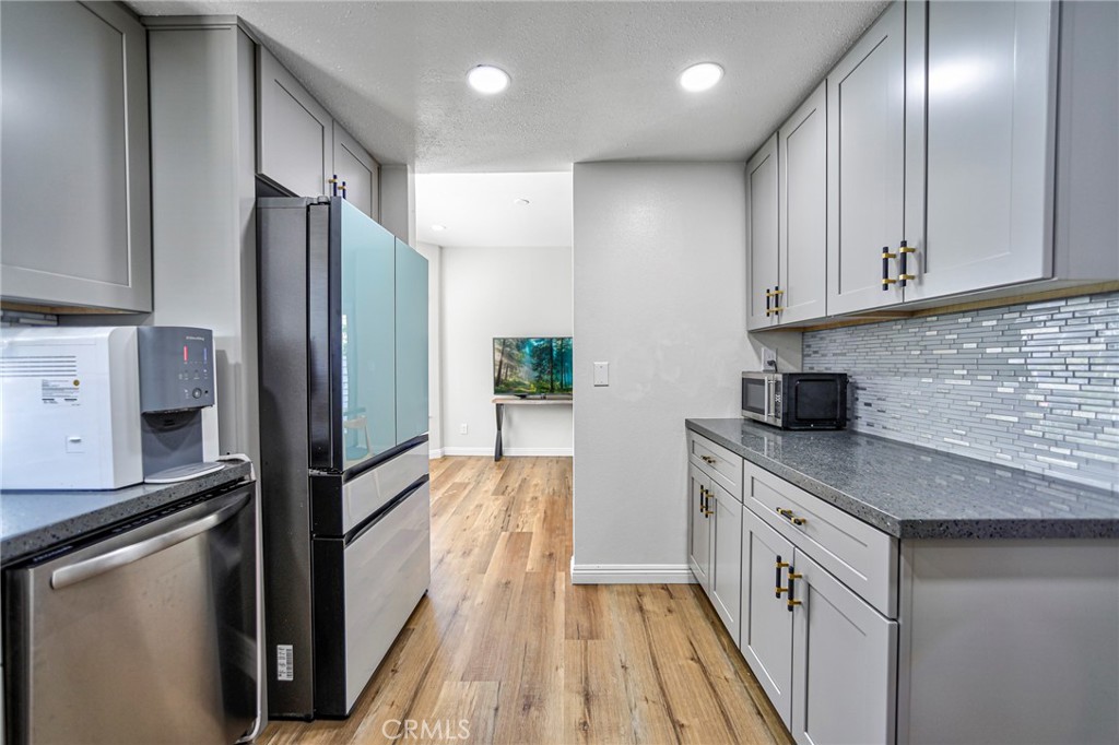 20851 Community Street, Unit 10 Winnetka, CA 91306 - Photo 9 of 23