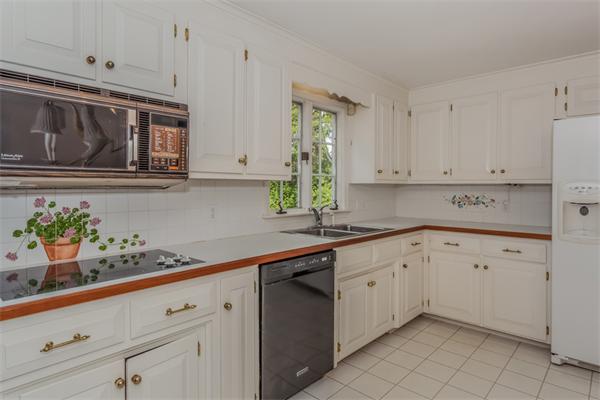 128 Woodland Road Springfield, MA 01129 - Photo 3 of 20