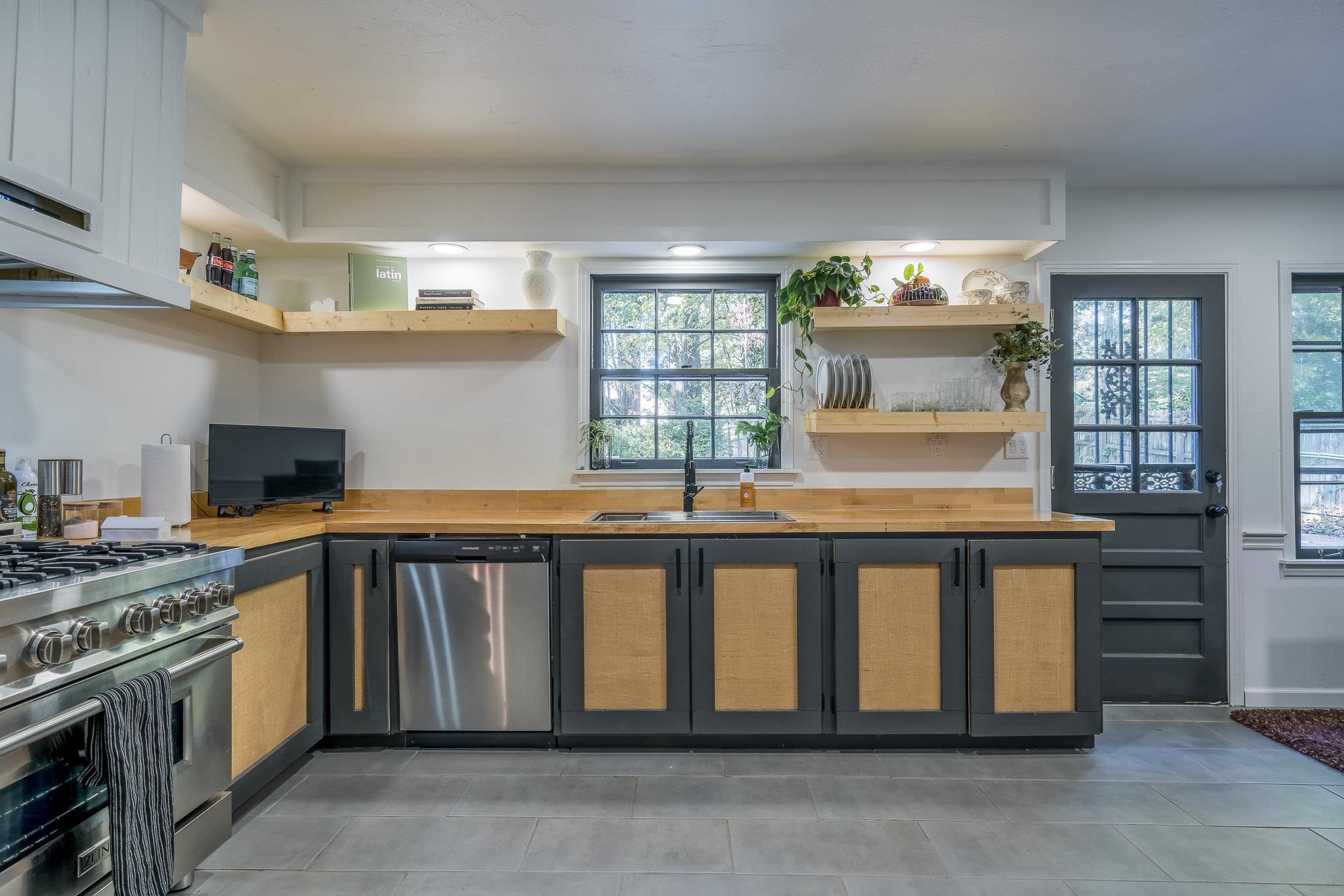 6780 Wytham Drive Memphis, TN 38119 - Photo 11 of 25 a kitchen with stainless steel appliances granite countertop a stove and a sink