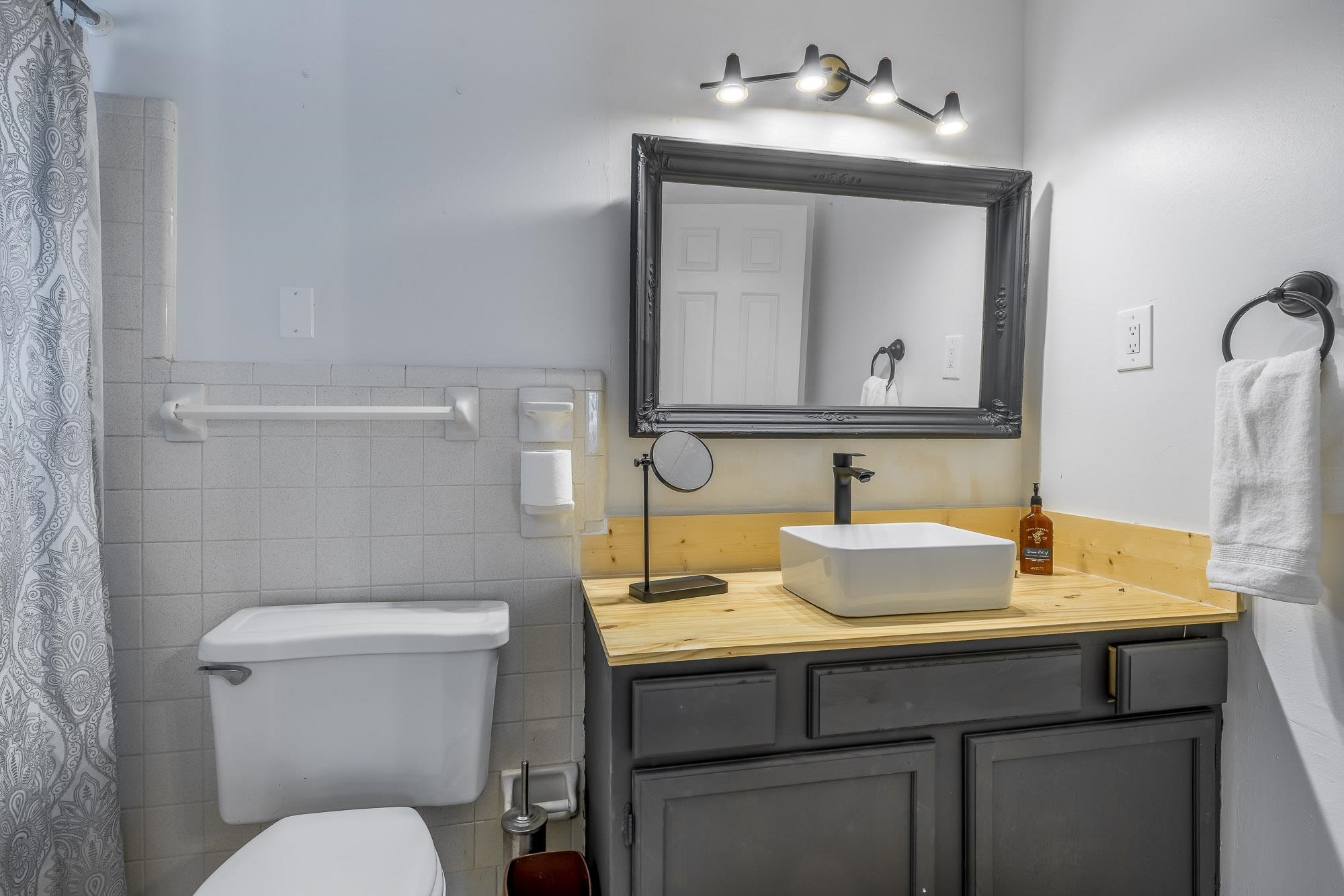 6780 Wytham Drive Memphis, TN 38119 - Photo 17 of 25 a bathroom with a toilet sink and mirror