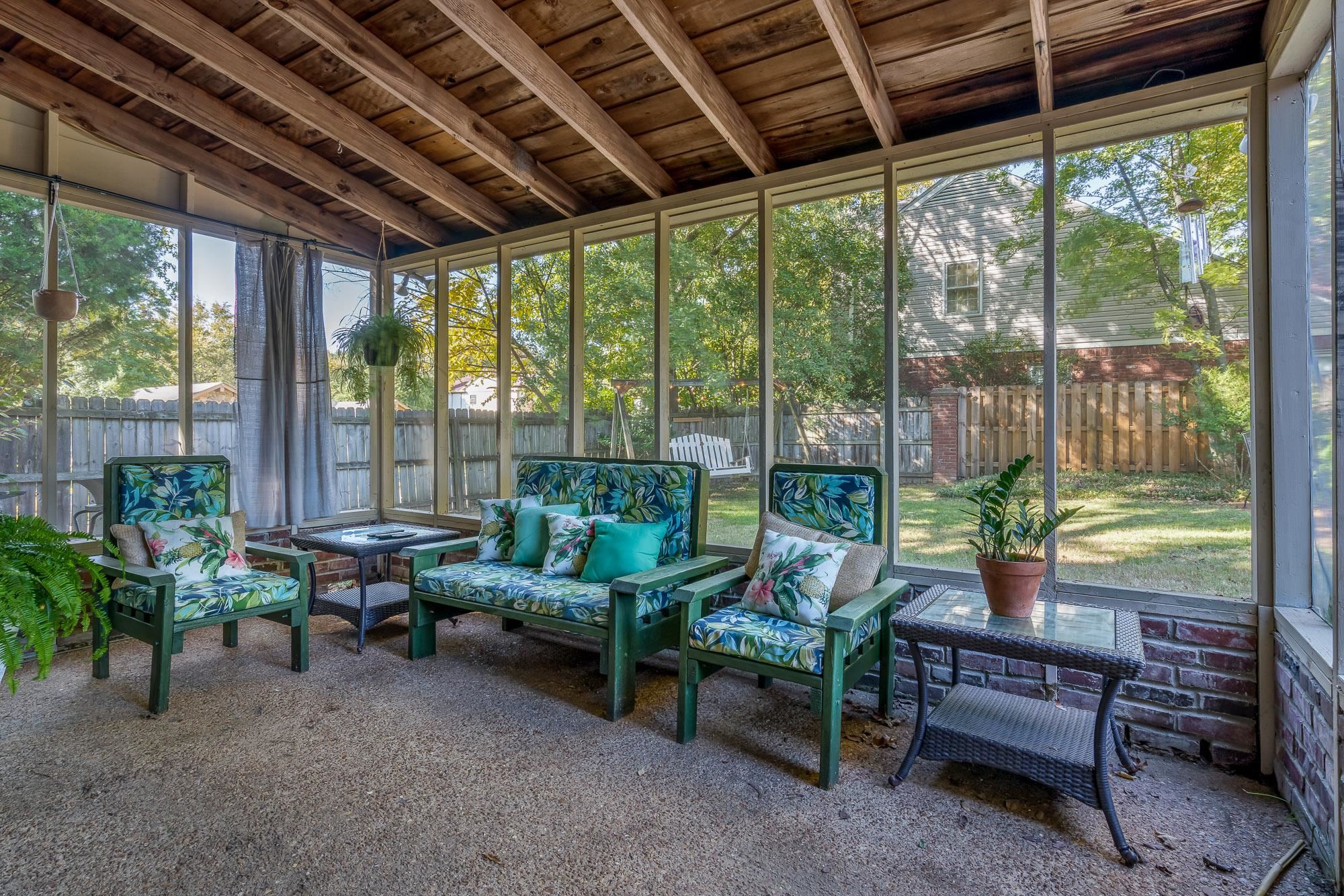 6780 Wytham Drive Memphis, TN 38119 - Photo 23 of 25 a living room with furniture and a garden