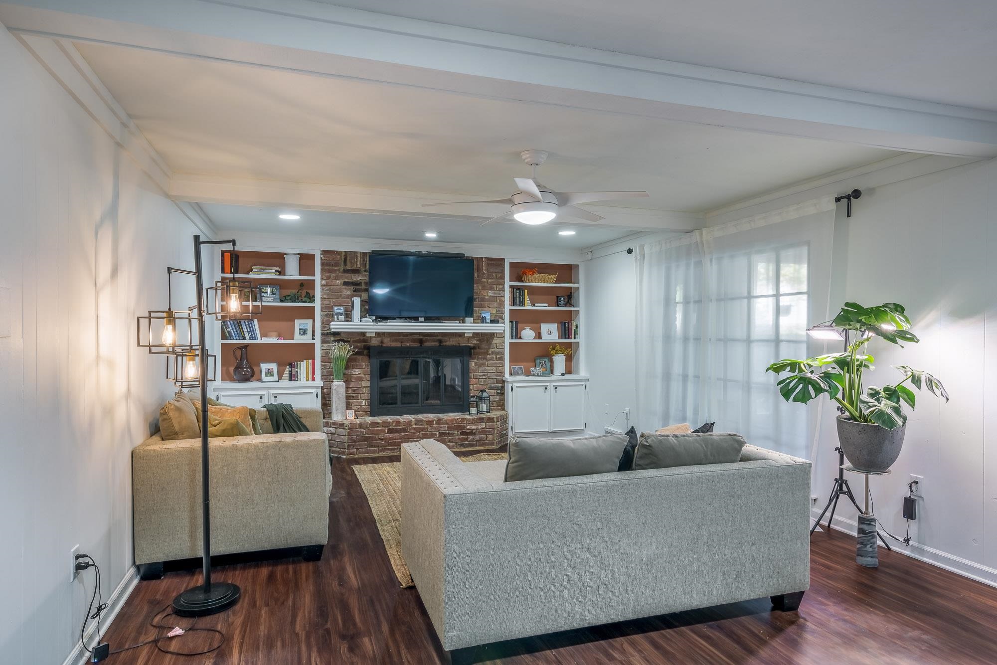 6780 Wytham Drive Memphis, TN 38119 - Photo 6 of 25 a living room with furniture potted plant and a window