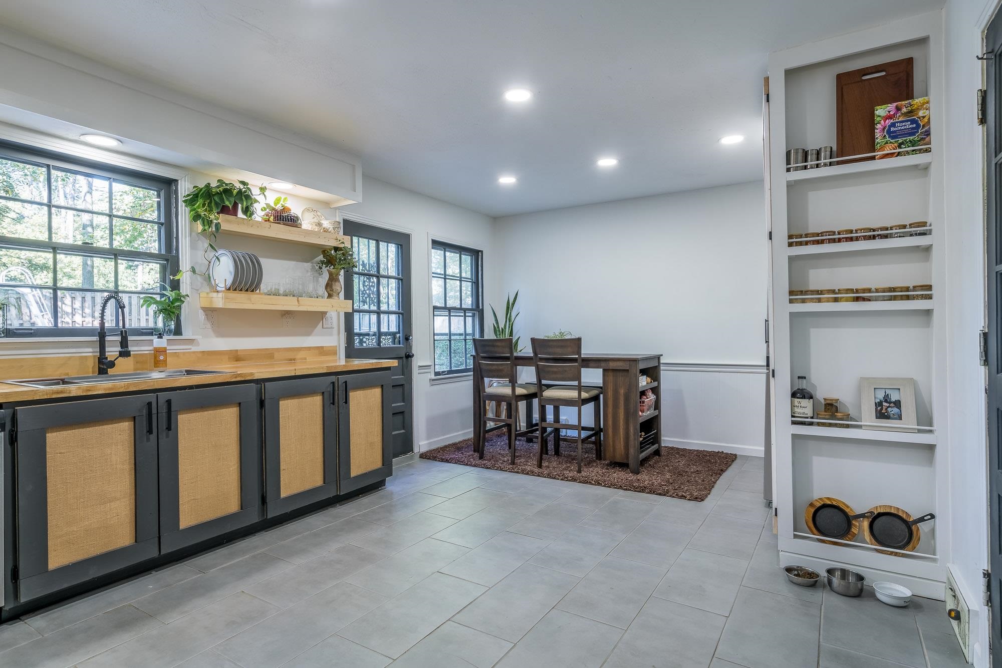 6780 Wytham Drive Memphis, TN 38119 - Photo 10 of 25 a very nice looking room with a large window