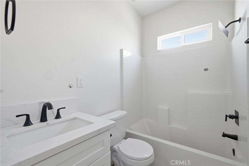 805 Lawson Road Bakersfield, CA 93307 - Photo 21 of 31