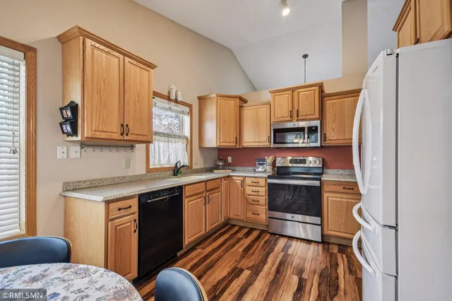 $425,000 | 11187 Eagle Ridge Way, Chisago City, MN 55013