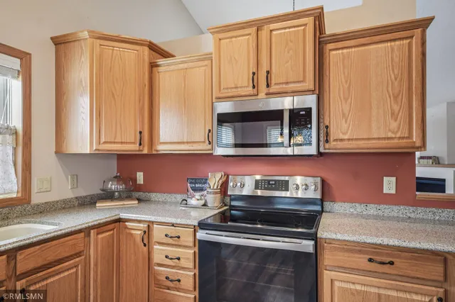 $425,000 | 11187 Eagle Ridge Way, Chisago City, MN 55013