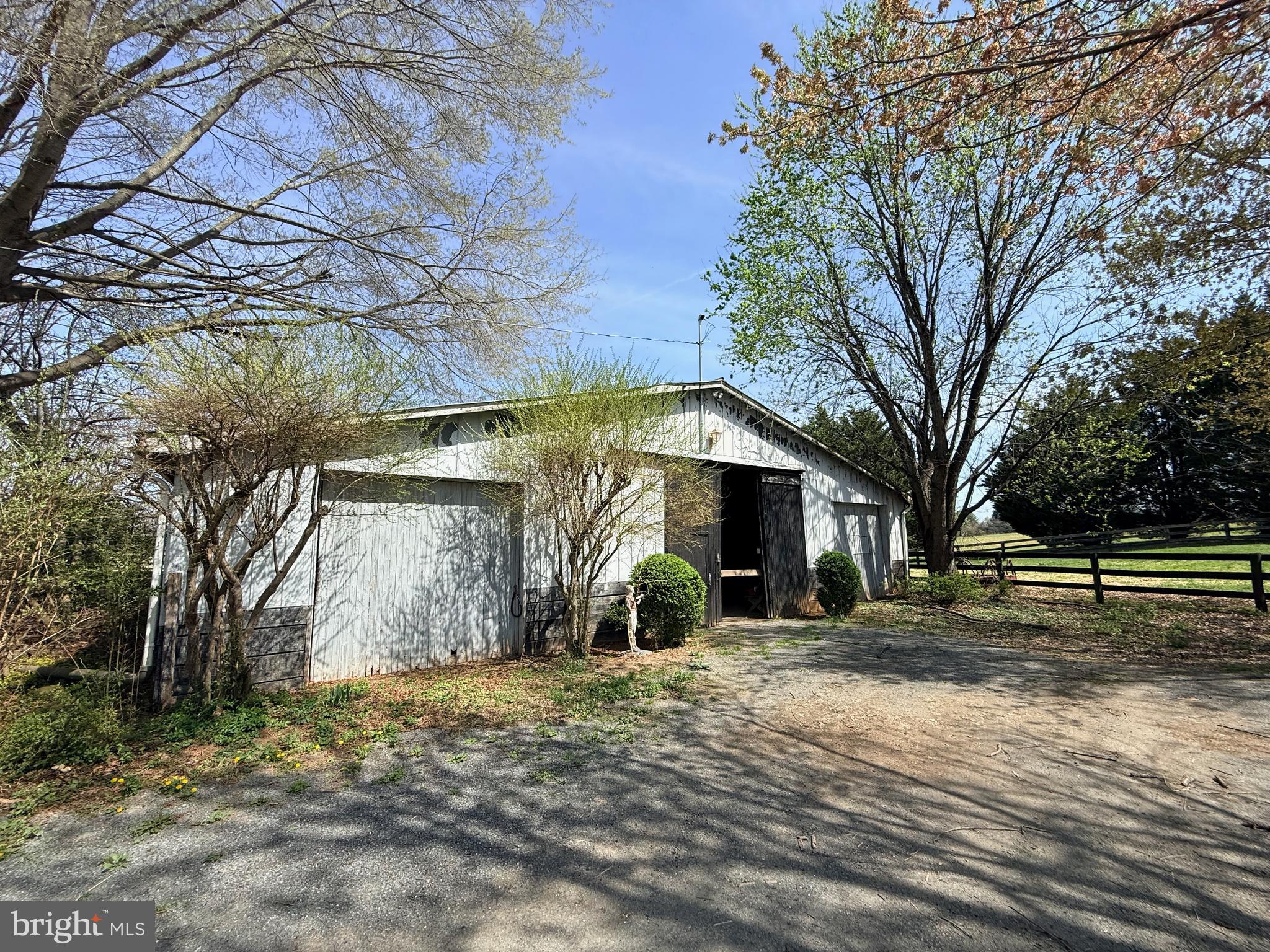 2517 5 Points Road Marshall, VA 20115 - Photo 3 of 8 Horse barn w/6 stalls, electric, water, tack room