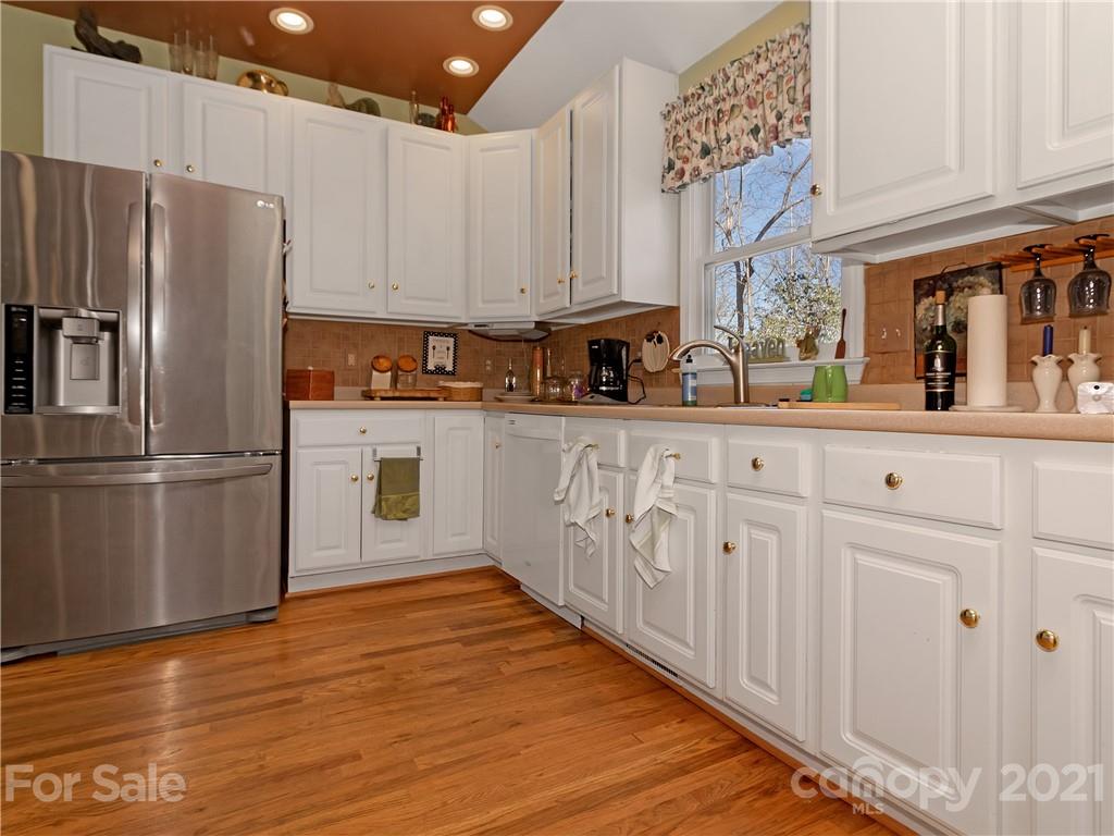 694 Tiptop Road Brevard, NC 28712 - Photo 11 of 32 Gallery Image 11