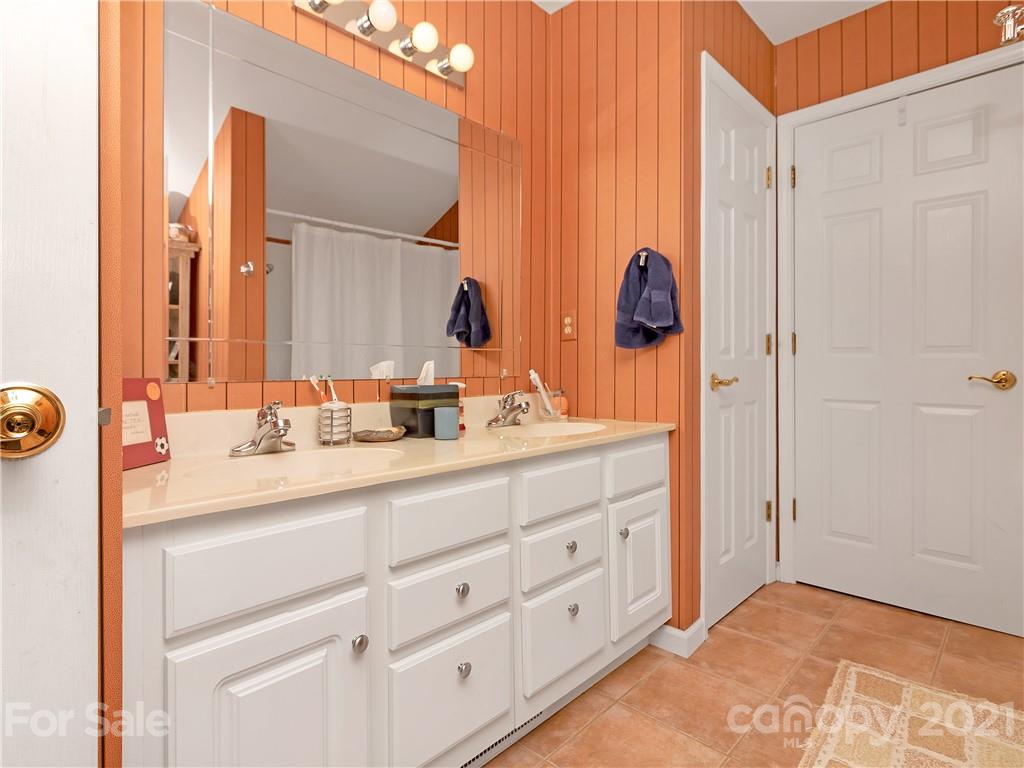 694 Tiptop Road Brevard, NC 28712 - Photo 21 of 32 Gallery Image 21