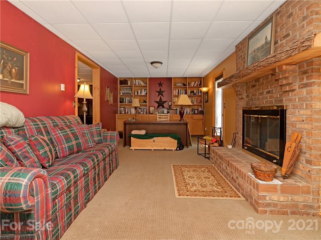 694 Tiptop Road Brevard, NC 28712 - Photo 24 of 32 Gallery Image 24