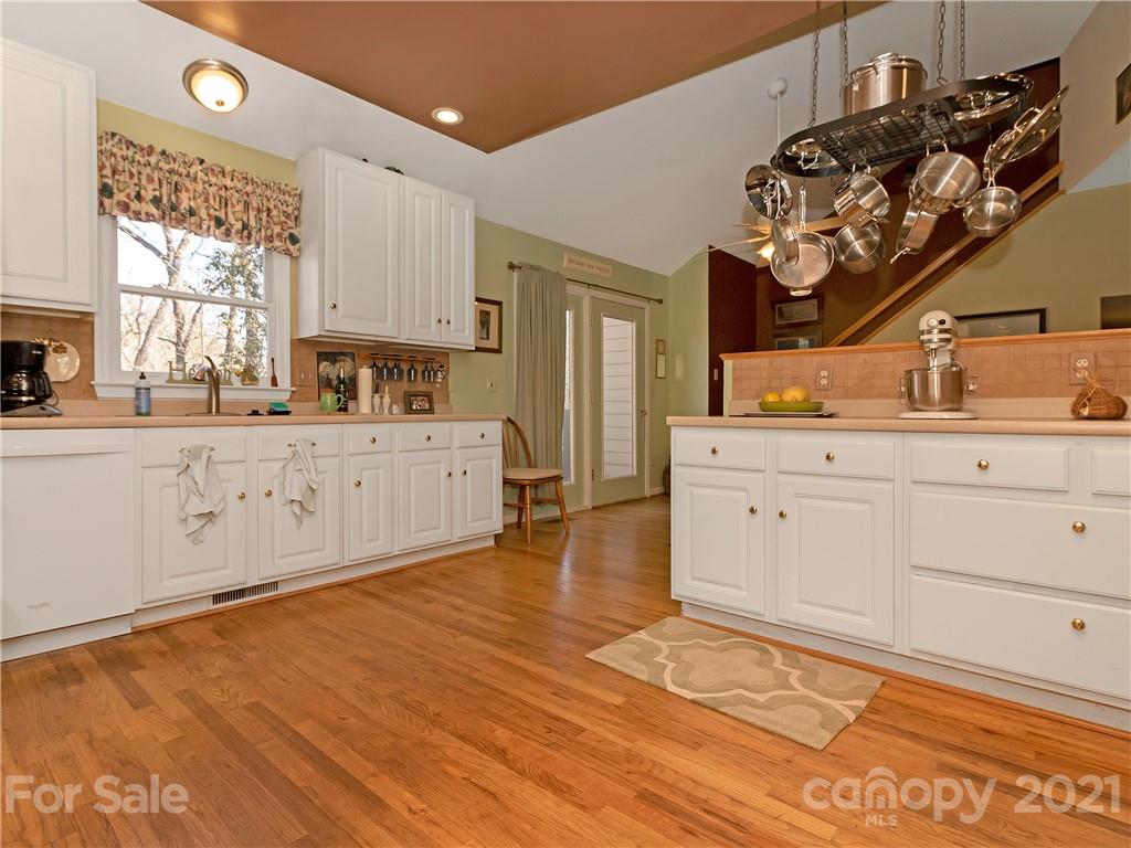 694 Tiptop Road Brevard, NC 28712 - Photo 10 of 32 Gallery Image 10