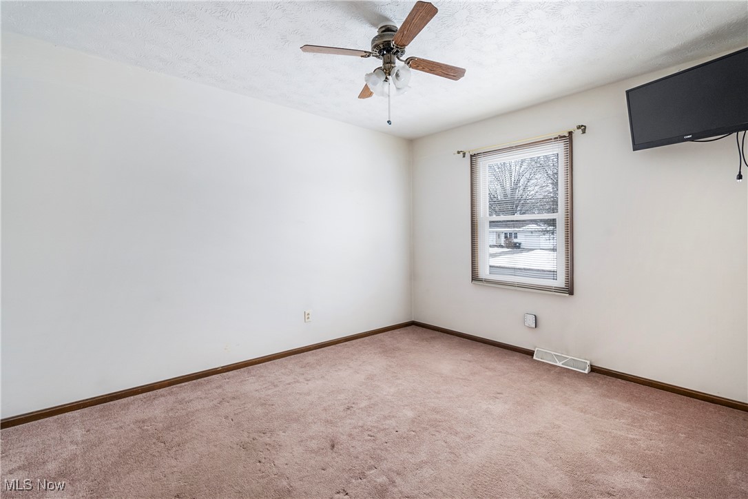 4875 New Road Youngstown, OH 44515 - Photo 13 of 25 Empty room featuring ceiling fan, carpet and closet